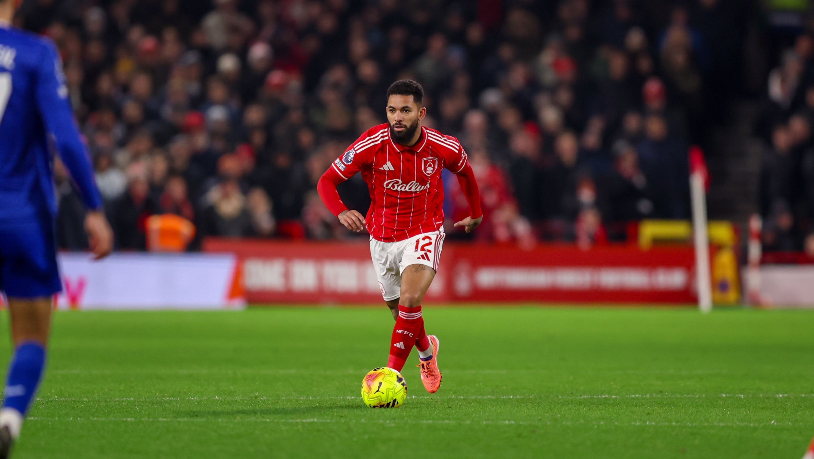 开云体育下载官网-罗马诺：切尔西与尤文商谈道格拉斯转会，只想租借且不愿强制买断